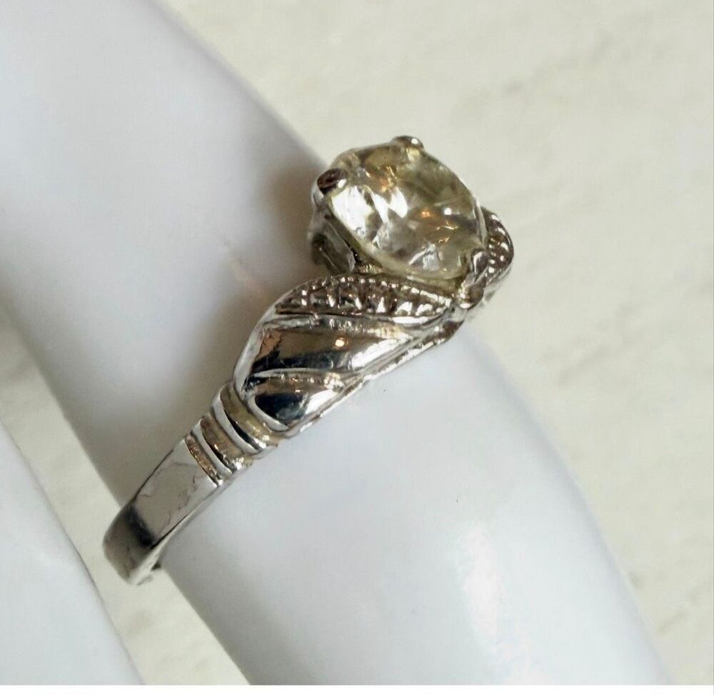 LIND Clear Rhinestone Solitaire Ring - Picture 3 of 9